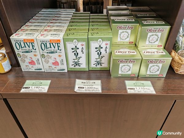 四國高松小豆島、櫻花季節，橄欖公園精品店出售的橄欖麵。不單止...