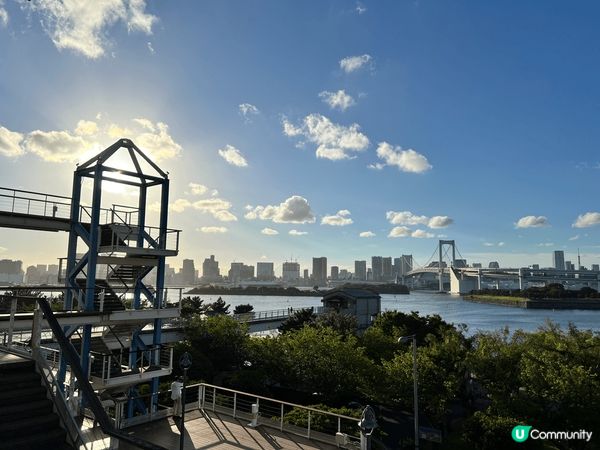 **台場**和**淺草雷門**是東京兩個非常受歡迎的旅遊景點...