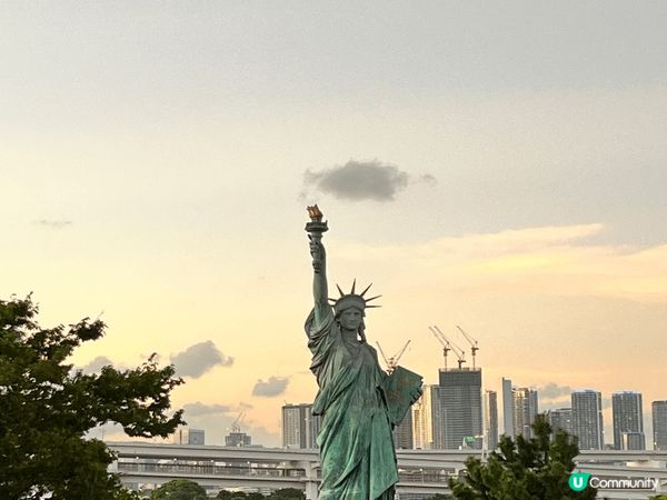 **台場**和**淺草雷門**是東京兩個非常受歡迎的旅遊景點...