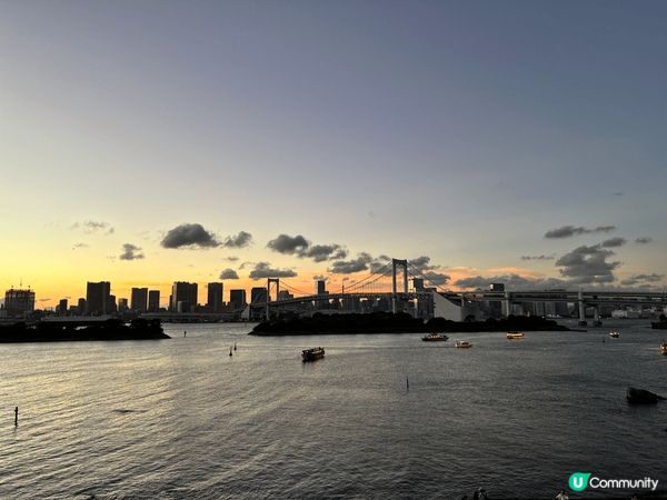 **台場**和**淺草雷門**是東京兩個非常受歡迎的旅遊景點...