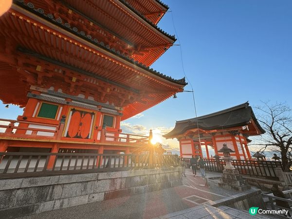 於黃昏時間到京都清水寺，人流比較少又可以睇到黃昏加清水寺景色...