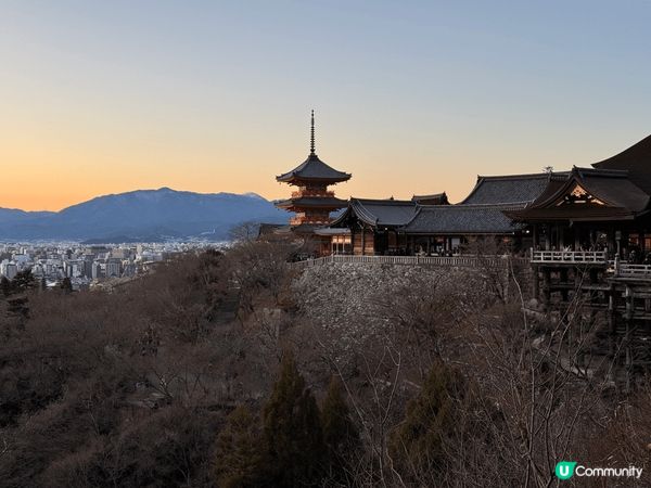 於黃昏時間到京都清水寺，人流比較少又可以睇到黃昏加清水寺景色...