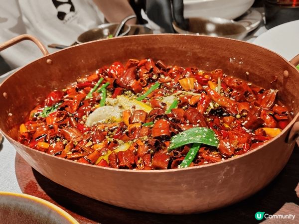 周末和同事到深圳走走，晚餐選了《食川非川》。菜單以川式為主，...