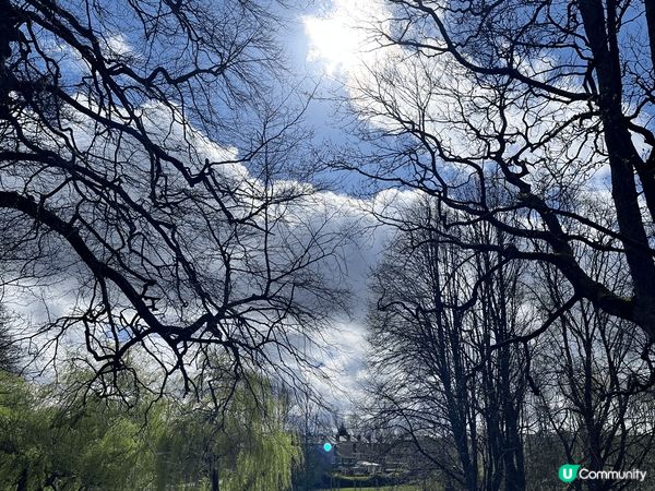 去咗英國曼城旅行，三月係一個非常好嘅季節，天氣好有櫻花天氣溫...