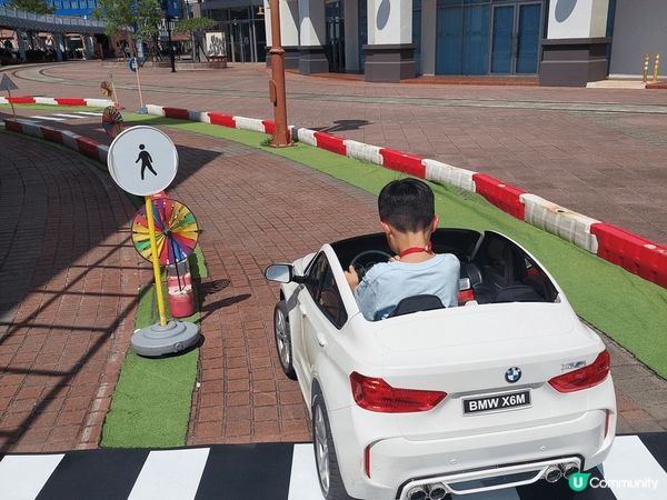 台灣高雄市雖然地方不及台北市大，但玩樂景點也有很多的。我推介...