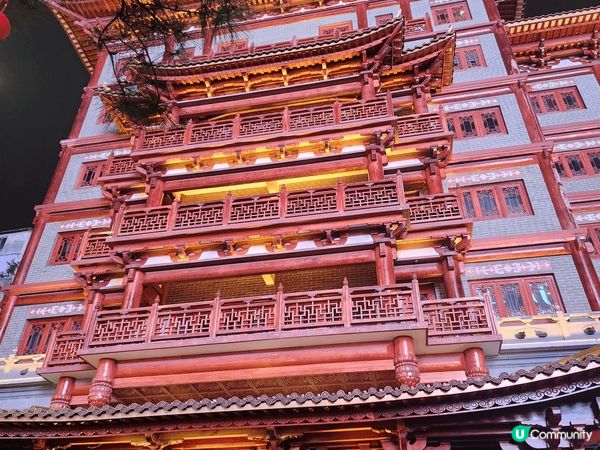 廣州大佛寺，尋找千與千尋的影踪。晚上著燈後非常漂亮，值得去。...