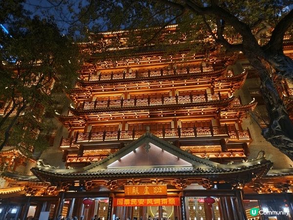 廣州大佛寺，尋找千與千尋的影踪。晚上著燈後非常漂亮，值得去。...