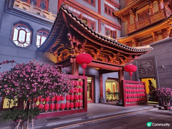 廣州大佛寺，尋找千與千尋的影踪。晚上著燈後非常漂亮，值得去。...