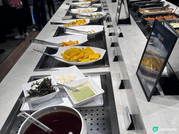 韓國首爾，在弘大的烤鰻魚店(風川鰻魚)，味道和口感非常好，而...