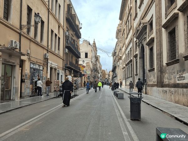 去年11月到過意大利西西里島的巴勒莫，周圍都充滿著歷史的建築...