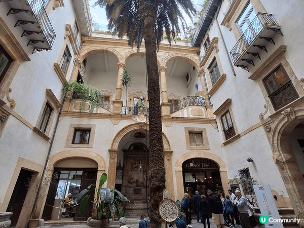 去年11月到過意大利西西里島的巴勒莫，周圍都充滿著歷史的建築...