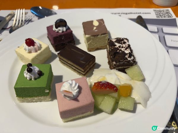 機場富豪酒店下年自助餐，海南雞飯美味，甜品精緻，熱食選擇多，...