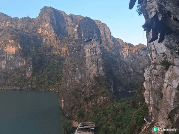 嗰次去下龍灣，我哋參加咗一日遊，真係好精彩！一早就有旅遊巴嚟...