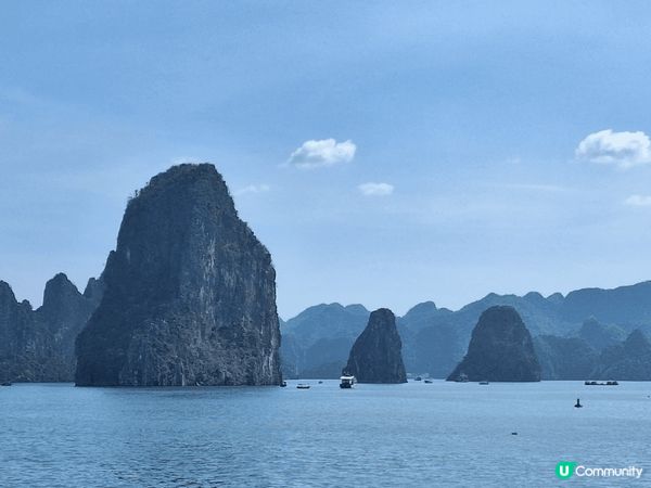 嗰次去下龍灣，我哋參加咗一日遊，真係好精彩！一早就有旅遊巴嚟...