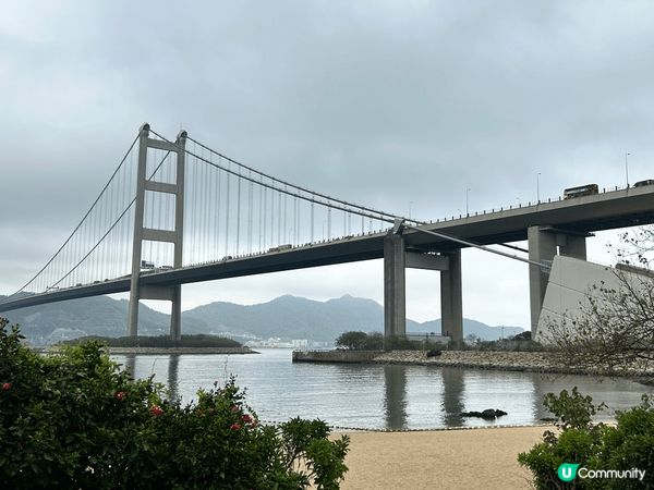雖然天色不太好，香港的青馬大橋，從不同角度欣賞，而晚上亮著橋...