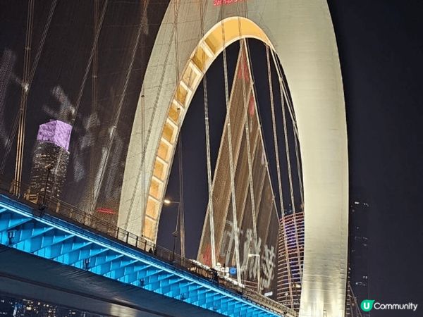 去廣州探姐姐，姐姐帶我去廣州猎德大橋和廣州塔，是廣州的主要交...