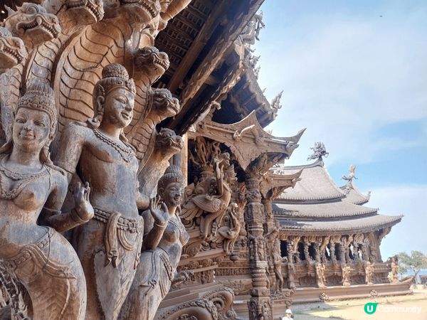 當我去到時，覺得很宏偉和莊觀，它們全是用手雕刻，手工精緻，而...