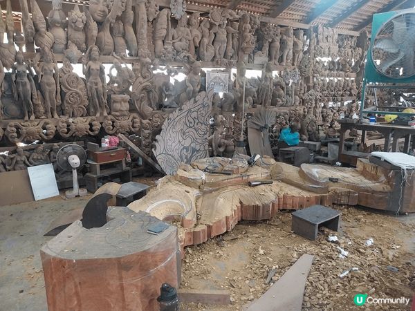 當我去到時，覺得很宏偉和莊觀，它們全是用手雕刻，手工精緻，而...