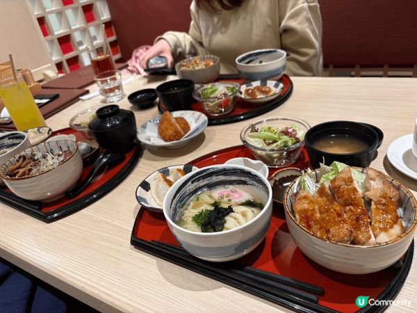 平日放工後和朋友聚餐，晚餐時段不用等位，自助網上下單，主食豐...