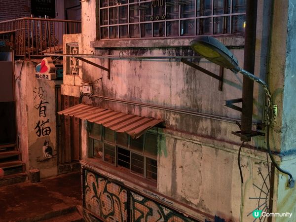 深圳的文和友最著名的，就是復刻昔日九龍城寨的感覺，大廈外牆和...