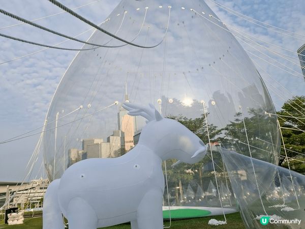 添馬公園水滴藝術，展覽地方雖然不算大，但是不倒翁水滴好吸引呀...