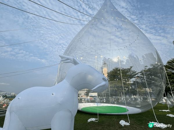 添馬公園水滴藝術，展覽地方雖然不算大，但是不倒翁水滴好吸引呀...