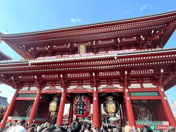 東京淺草觀音寺是東京的必來景點，永遠充滿了人潮，兩旁的商店街...
