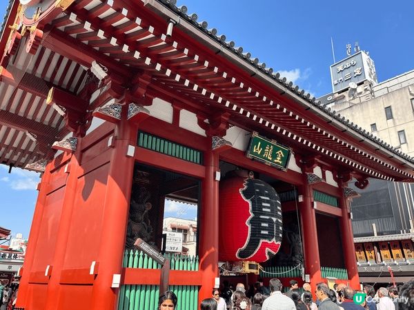東京淺草觀音寺是東京的必來景點，永遠充滿了人潮，兩旁的商店街...