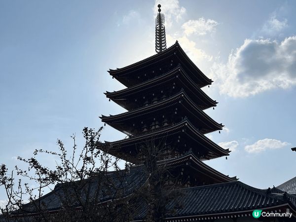 東京淺草觀音寺是東京的必來景點，永遠充滿了人潮，兩旁的商店街...