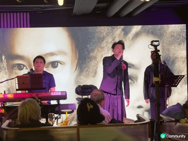 現場live band, 有駐場歌手，氣氛好好，又有美食。