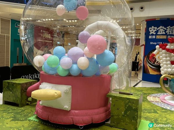 位於新蒲崗的MIKIKI商場，中庭有一個吹氣球展覽，很適合小...