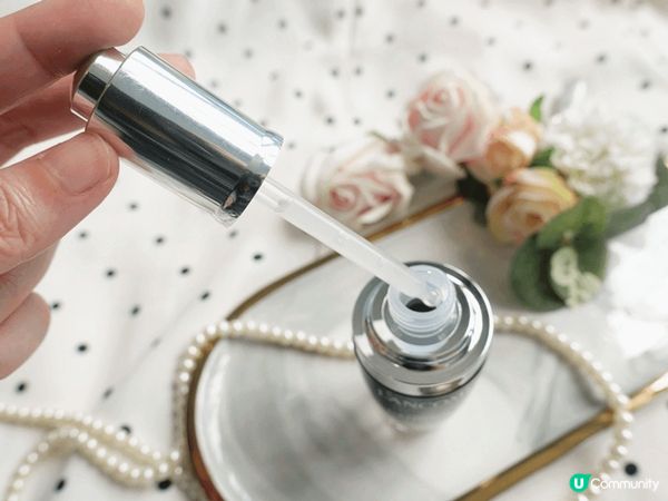 Lancôme 小黑瓶分子超細，易於被皮膚吸收，一塗上面就直...