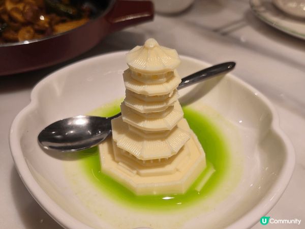 上海甜點豆沙煱餅同高力豆沙係最爱，最近出了白玉塔糕同桂花杞子...