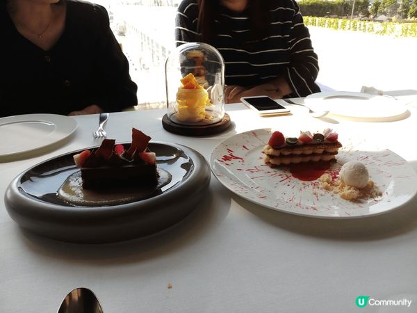 這些都是美味的甜品，特別是格仔餅，又大份，又飽肚。