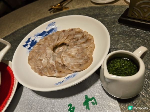 澳門氹仔漁村，金黃焗义燒飽，沙姜豬手，豬潤燒賣，款款點心都好...