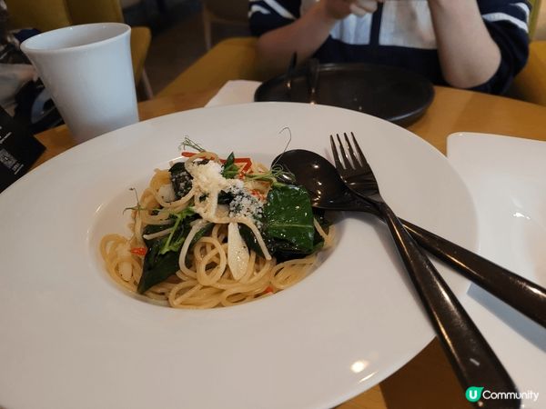 慶祝朋友生日，因為有折扣，去了康得思酒店食午餐，3道菜，前菜...