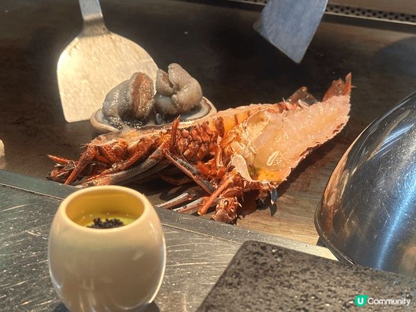 龍蝦鮑魚鐵板燒，非常新鮮，是活的，配上忌廉汁，更突出鮑魚的鮮...