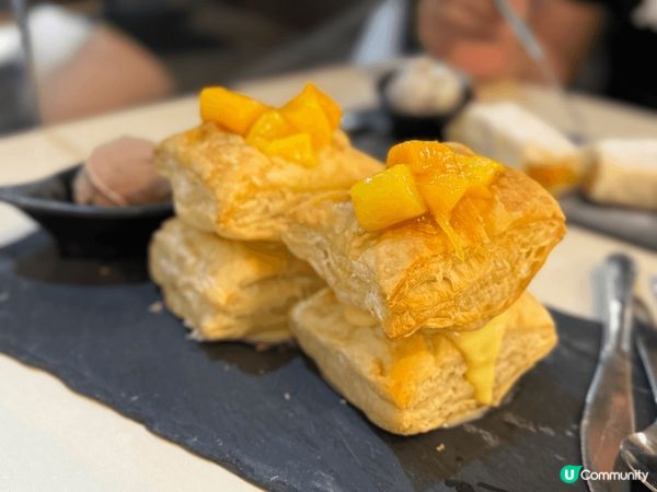 呢度都幾多甜品糖水選擇，包括椰皇系列、傳統中式糖水、奶凍布甸...