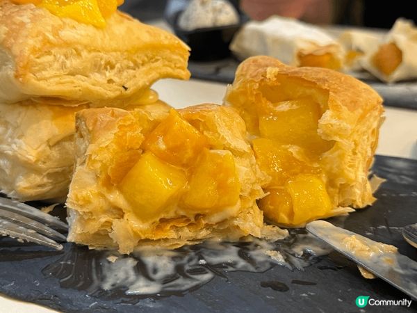 呢度都幾多甜品糖水選擇，包括椰皇系列、傳統中式糖水、奶凍布甸...