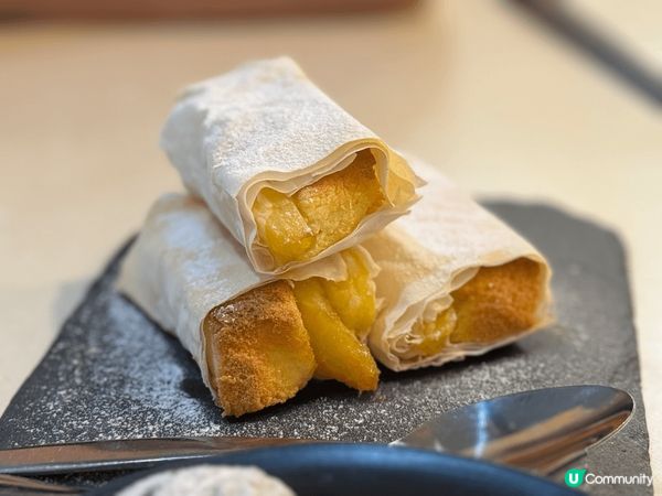 呢度都幾多甜品糖水選擇，包括椰皇系列、傳統中式糖水、奶凍布甸...