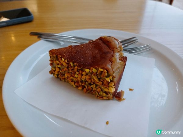 大甲芋泥卷。首先，這個甜品是每日新鮮製造，配以低糖配方，甜而...