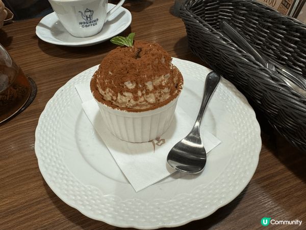 日本星乃咖啡店，班戟現點現做，點餐後須等候20分鐘左右。上桌...