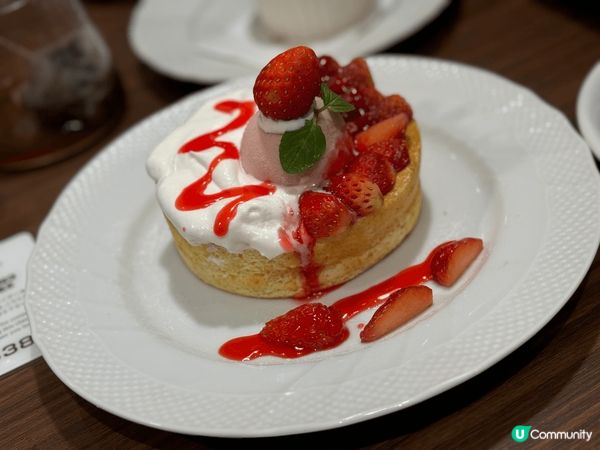 日本星乃咖啡店，班戟現點現做，點餐後須等候20分鐘左右。上桌...