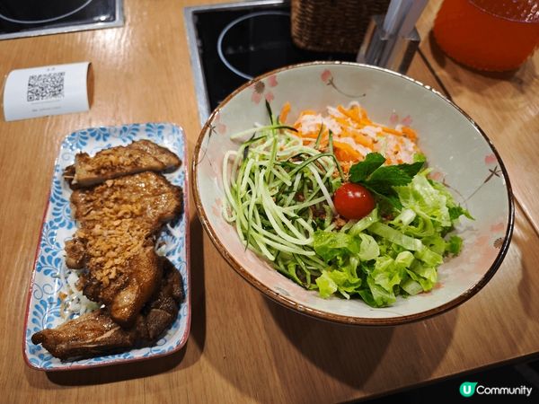 昨天經過長沙灣，經過一間小店 - 越湯，內裡都幾多人食晚飯，...