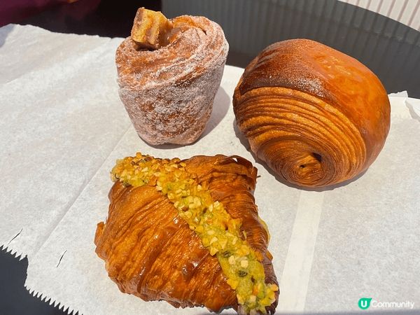 開心果身為健康飲食嘅主角之一，融入到牛角包，誘發濃郁的開心果...