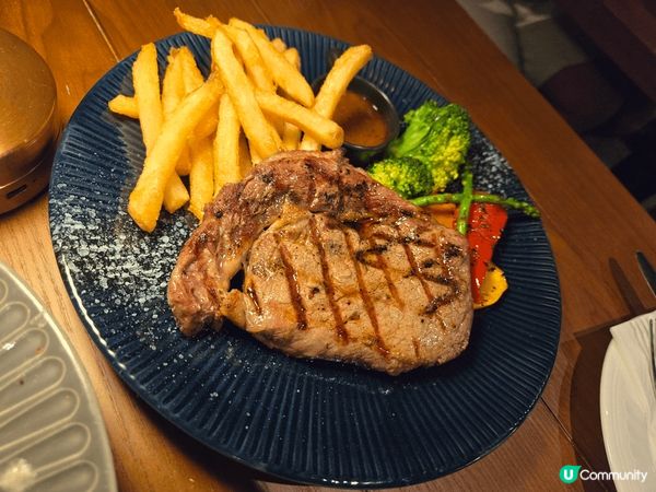 經過尖沙咀有間新開嘅酒吧餐廳，有Live Band,氣氛好好...