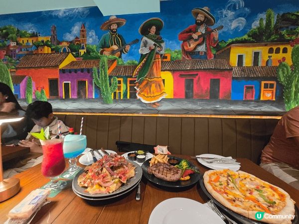 經過尖沙咀有間新開嘅酒吧餐廳，有Live Band,氣氛好好...