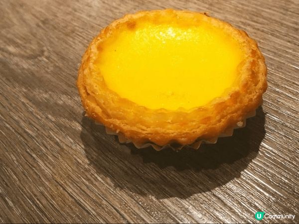 酥皮蛋撻有足料超厚千層的酥皮，層次分明，口感鬆化帶油香，蛋香...