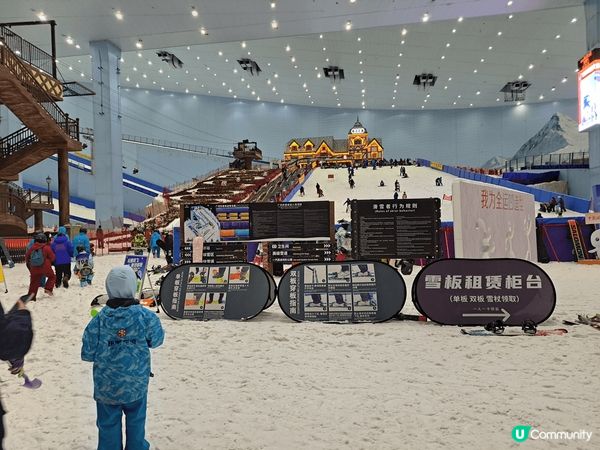 第一張至第三張，係系廣州佛山商場入面既雪場，有娛雪區及滑雪區...