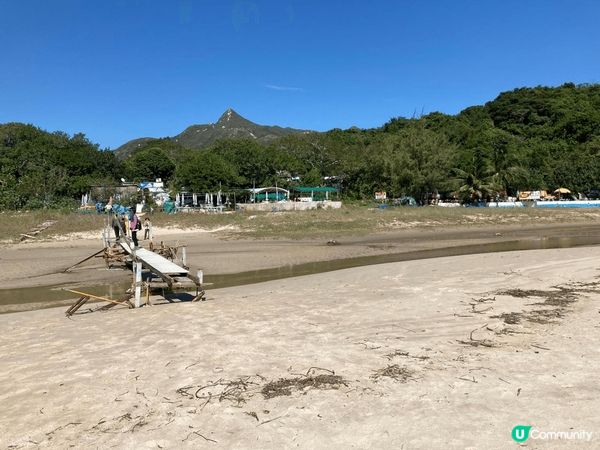 西貢沙灘，海清沙幼 ，赤腳站在沙灘上，感受著幼滑的沙粒，望著...